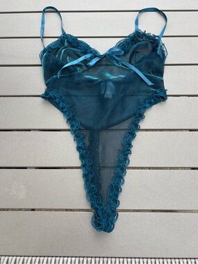 Beautiful Y2K Vintage Secret Treasures Teal Iridescent Lace Teddy Size Lg.